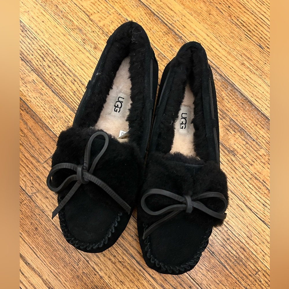 NEW IN BOX UGG Dakota Double Bow size 8